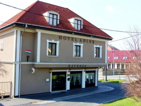 Гостиница Adler Hotel, Будаорс